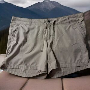 Women's Magellan Outdoors Campfire Chambray 5” Shorts. Sz 2X & TAN